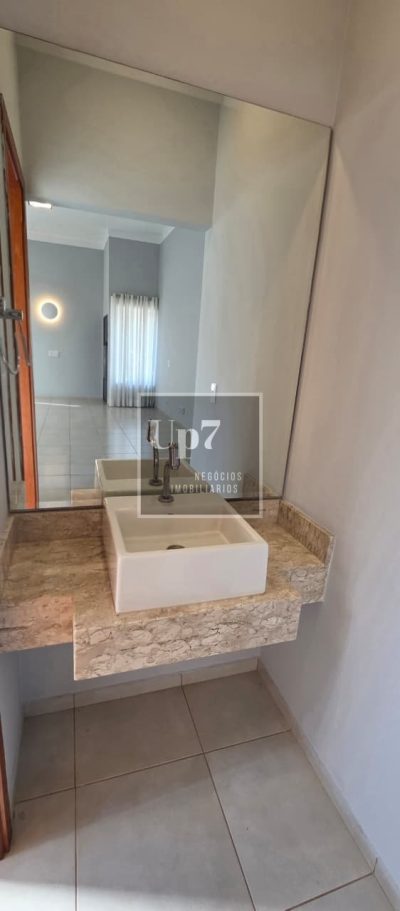 CASA COM 03 SUÍTES E ÁREA DE LAZER AMPLA À VENDA NO CONDOMÍNIO QUINTA RANIERI GREEN, EM BAURU/SP.