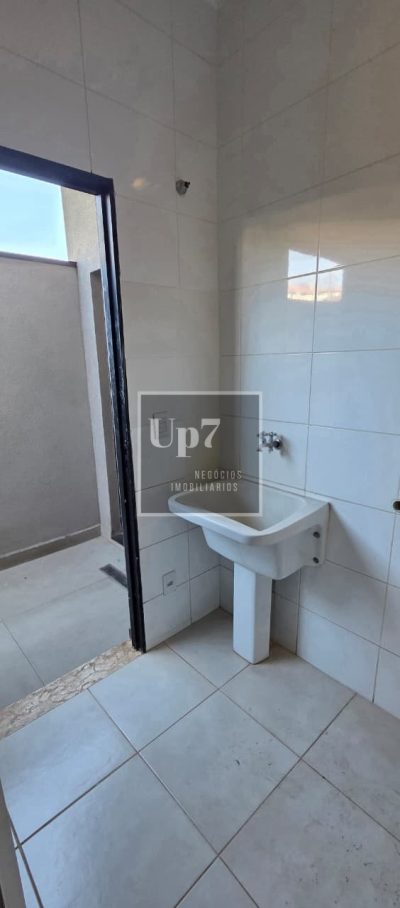 CASA COM 03 SUÍTES E ÁREA DE LAZER AMPLA À VENDA NO CONDOMÍNIO QUINTA RANIERI GREEN, EM BAURU/SP.