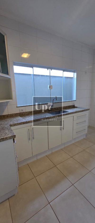 CASA COM 03 SUÍTES E ÁREA DE LAZER AMPLA À VENDA NO CONDOMÍNIO QUINTA RANIERI GREEN, EM BAURU/SP.