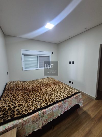 CASA COM 03 SUÍTES E ESCRITÓRIO PARA ALUGAR NO CONDOMÍNIO MORADA DO SOL, EM PIRATININGA/SP.