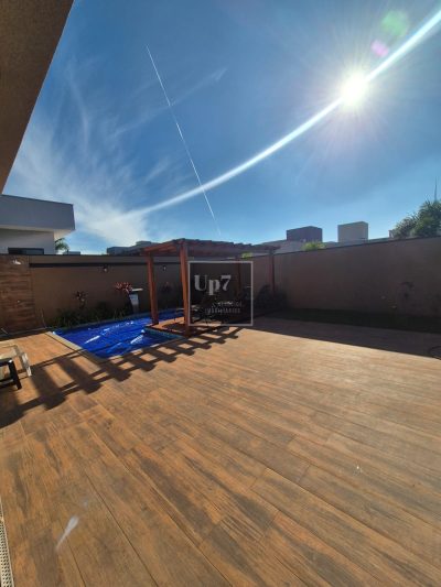 CASA COM 03 SUÍTES E ESCRITÓRIO PARA ALUGAR NO CONDOMÍNIO MORADA DO SOL, EM PIRATININGA/SP.