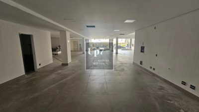 LOJA COMERCIAL COM 350M² PARA ALUGAR NO TRIANON MARKET, EM BAURU.