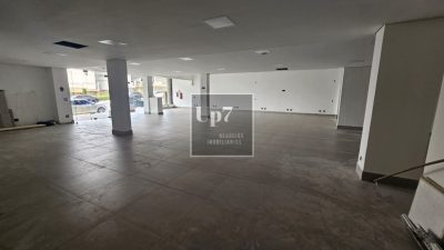 LOJA COMERCIAL COM 350M² PARA ALUGAR NO TRIANON MARKET, EM BAURU.