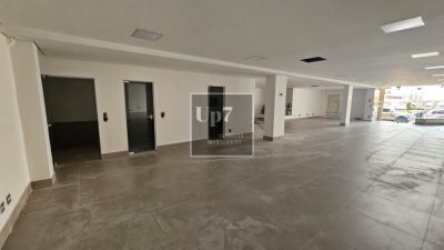 LOJA COMERCIAL COM 350M² PARA ALUGAR NO TRIANON MARKET, EM BAURU.