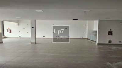 LOJA COMERCIAL COM 350M² PARA ALUGAR NO TRIANON MARKET, EM BAURU.