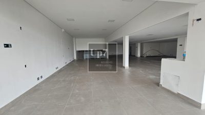 LOJA COMERCIAL COM 350M² PARA ALUGAR NO TRIANON MARKET, EM BAURU.
