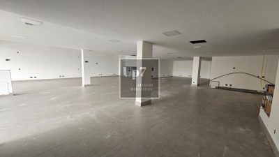 LOJA COMERCIAL COM 350M² PARA ALUGAR NO TRIANON MARKET, EM BAURU.