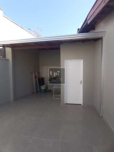 CASA REFORMADA COM 03 QUARTOS À VENDA NO JARDIM JUSSARA, EM BAURU/SP.
