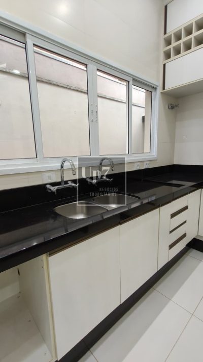 CASA AMPLA COM 04 SUÍTES PARA ALUGAR NO CONDOMÍNIO VILLA LOBOS, EM BAURU-SP.