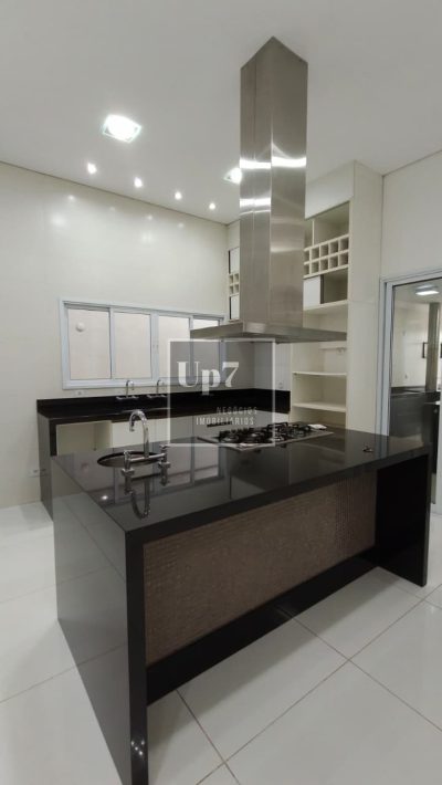 CASA AMPLA COM 04 SUÍTES PARA ALUGAR NO CONDOMÍNIO VILLA LOBOS, EM BAURU-SP.