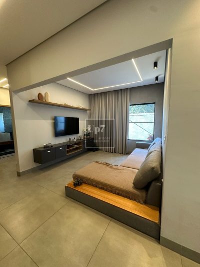LINDA CASA À VENDA NO CONDOMÍNIO VALE FLORIDO - PIRATININGA-SP.