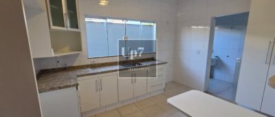 CASA COM 03 SUÍTES PARA ALUGAR EM CONDOMÍNIO FECHADO - QUINTA RANIERI GREEN, BAURU.
